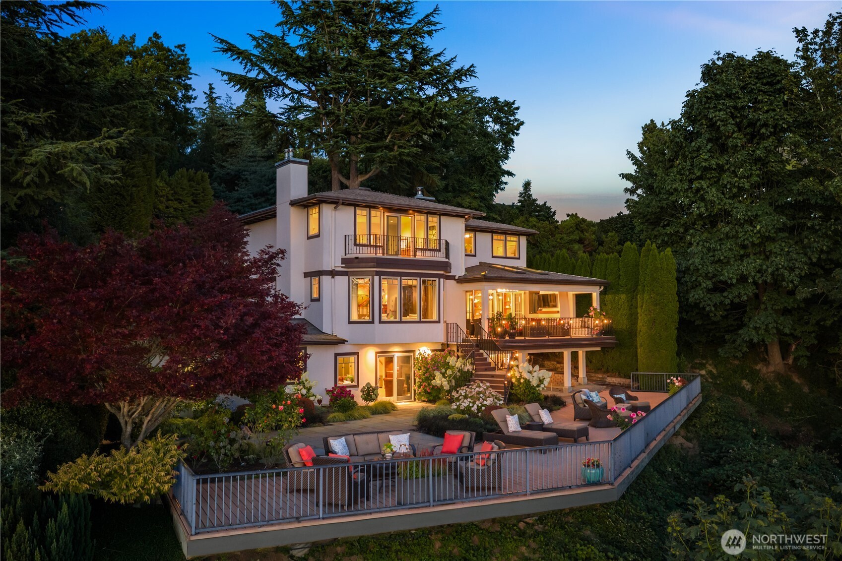 2555 Magnolia Boulevard