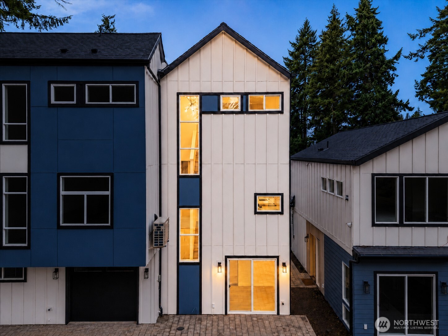 14308 B Roslyn Place
