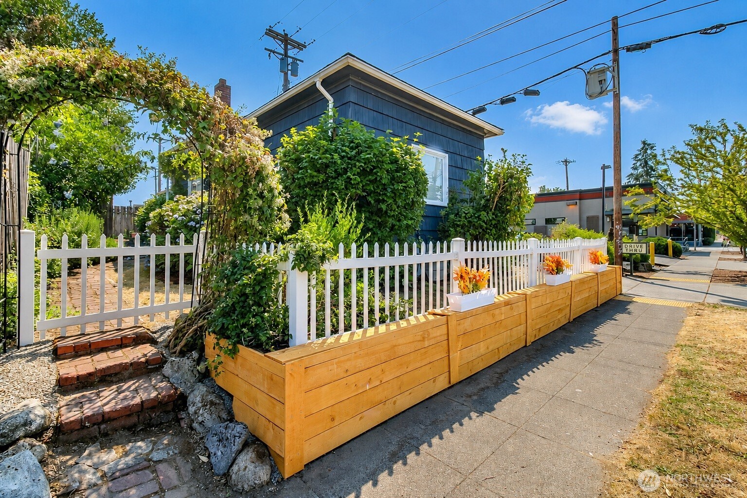 611 Junett Street