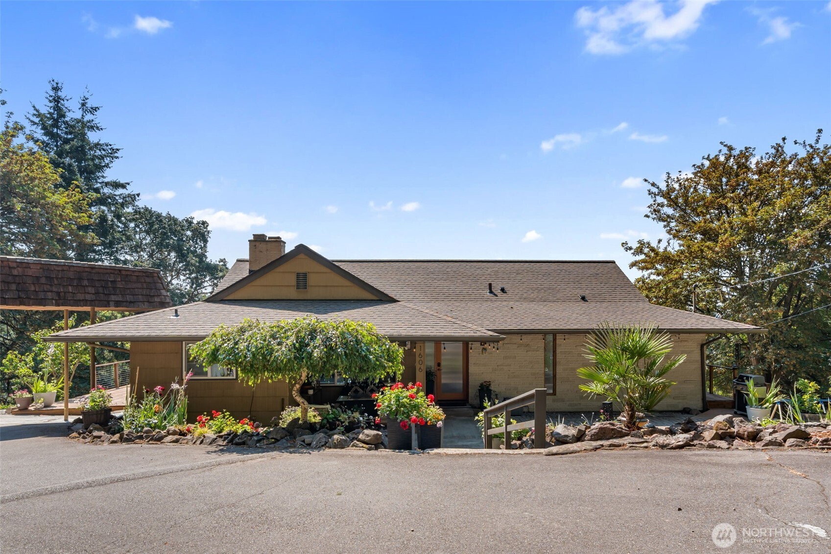 1606 Aust Manor Drive