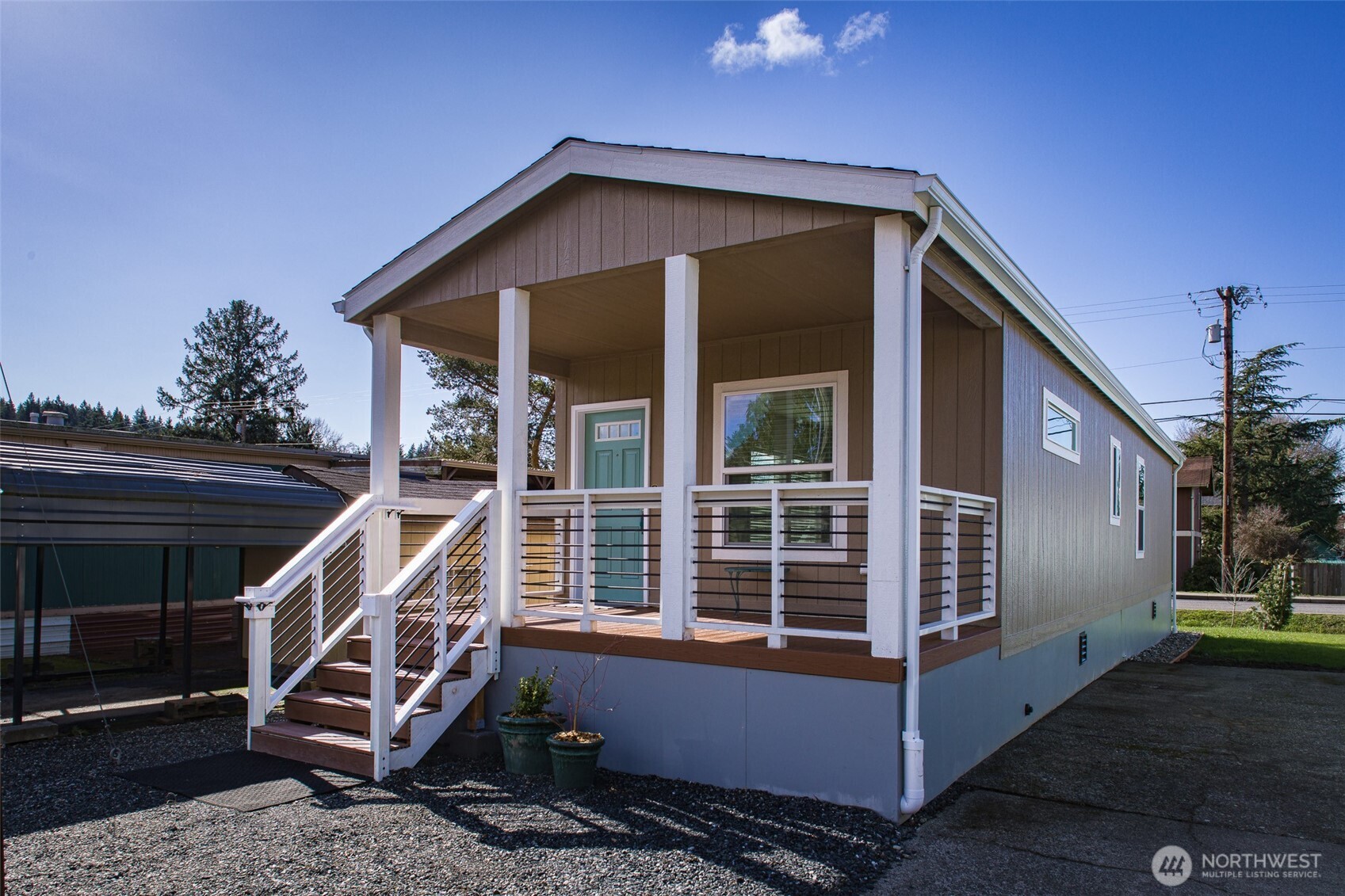 2400 DONOVAN Avenue #4