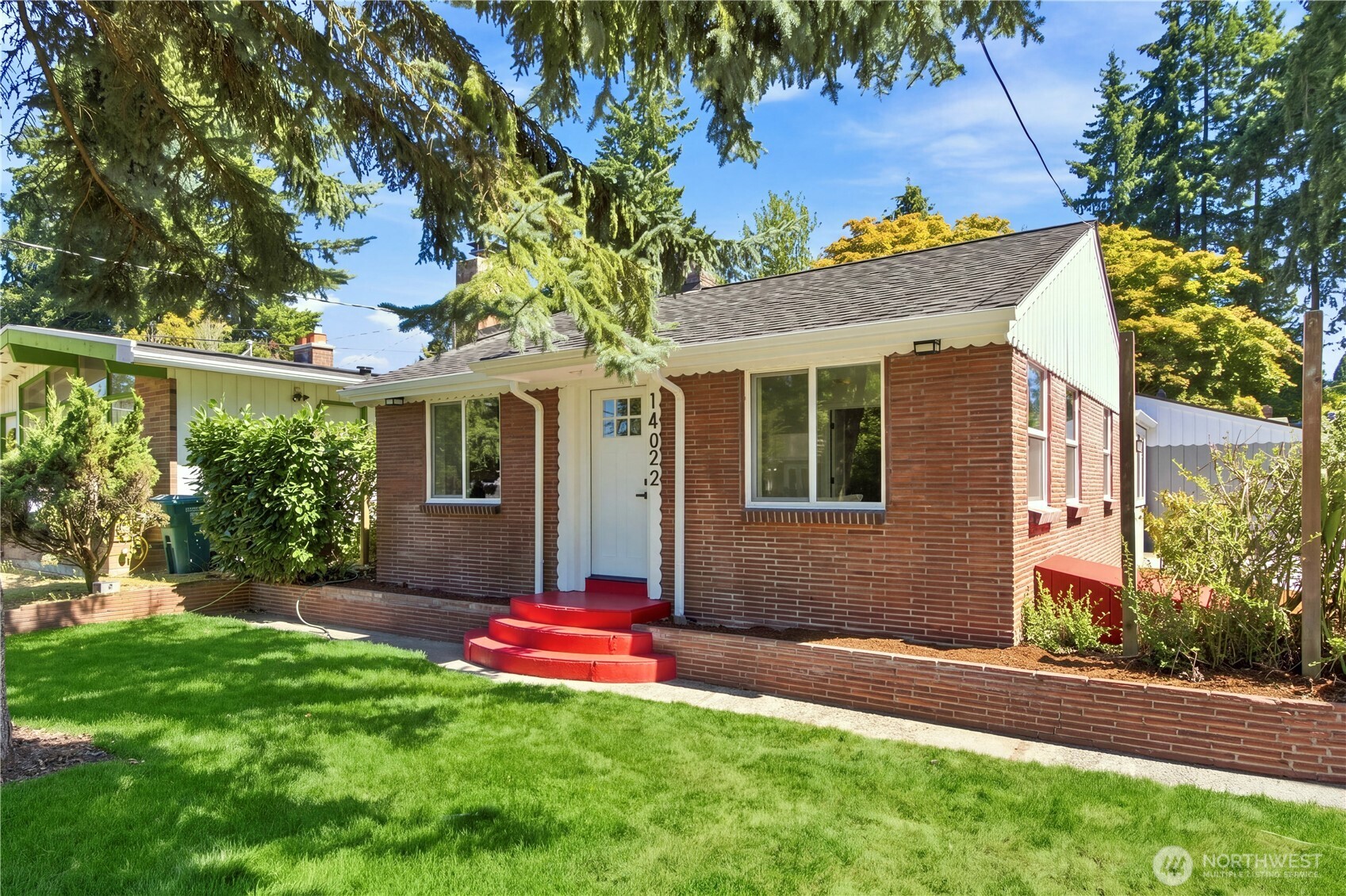 14022 Roslyn Place