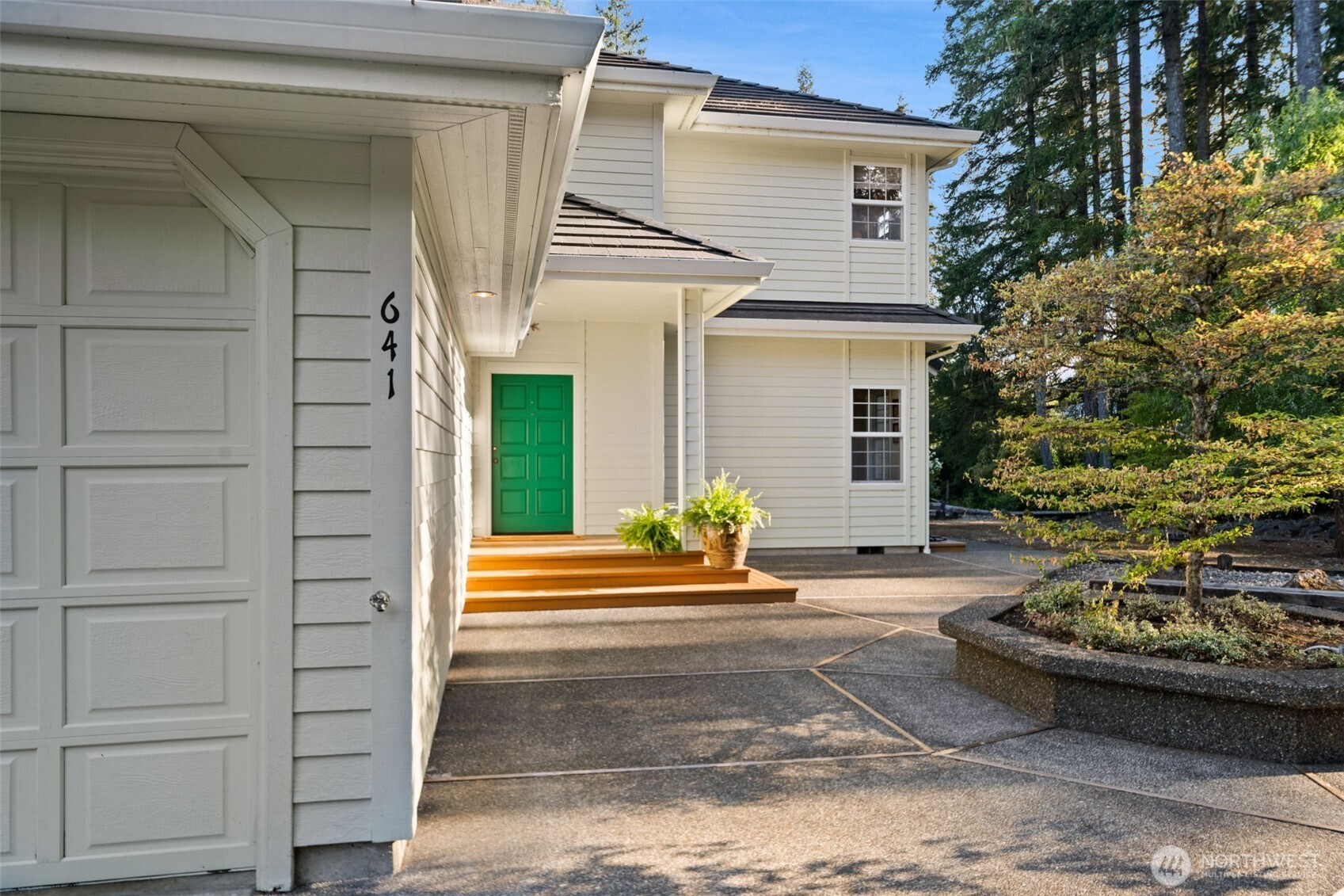 641 Lakeshore Drive