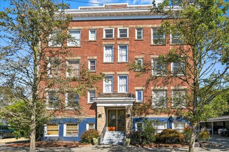 756 Broadway Avenue #202