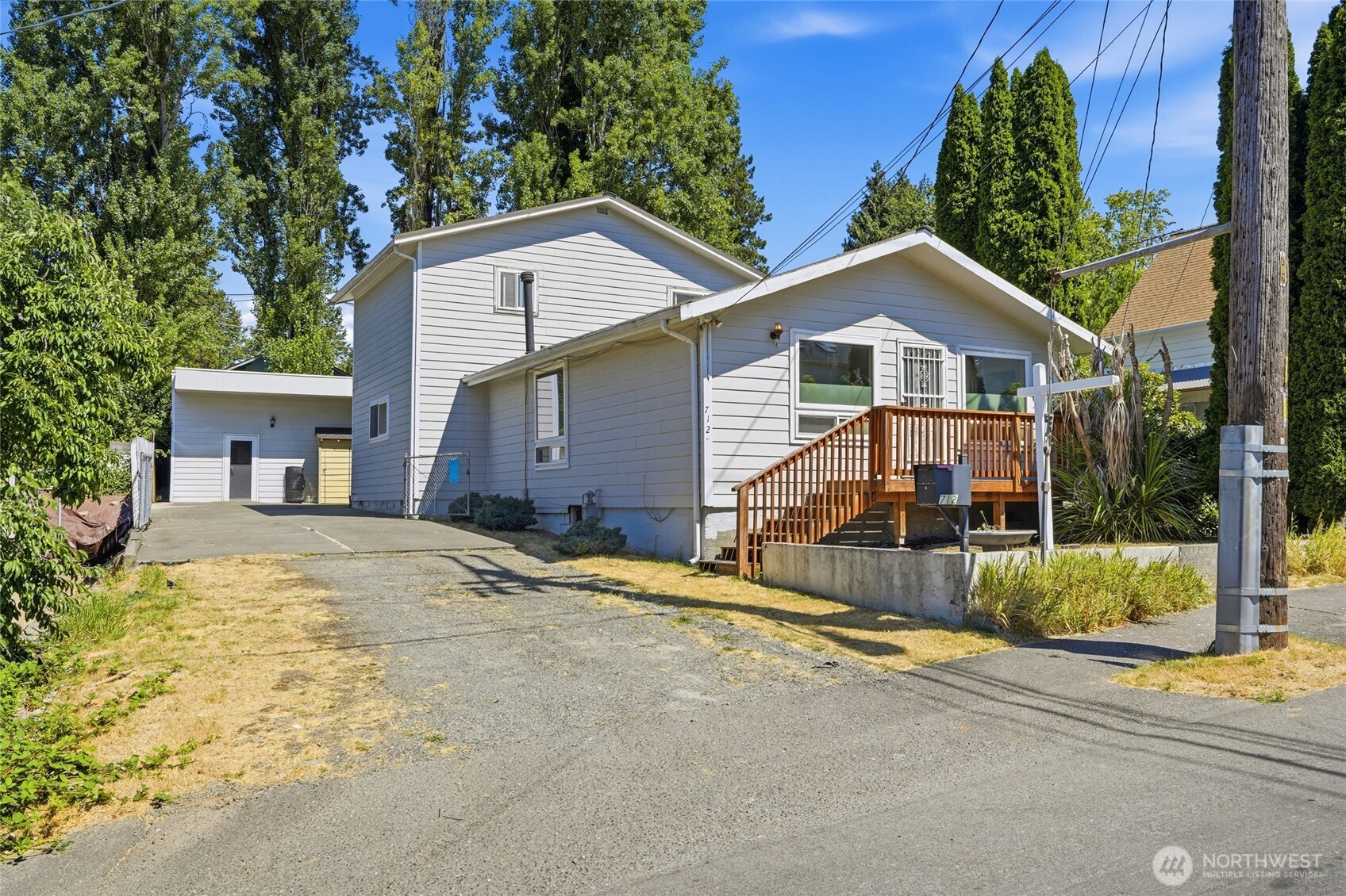 712 Director Street
