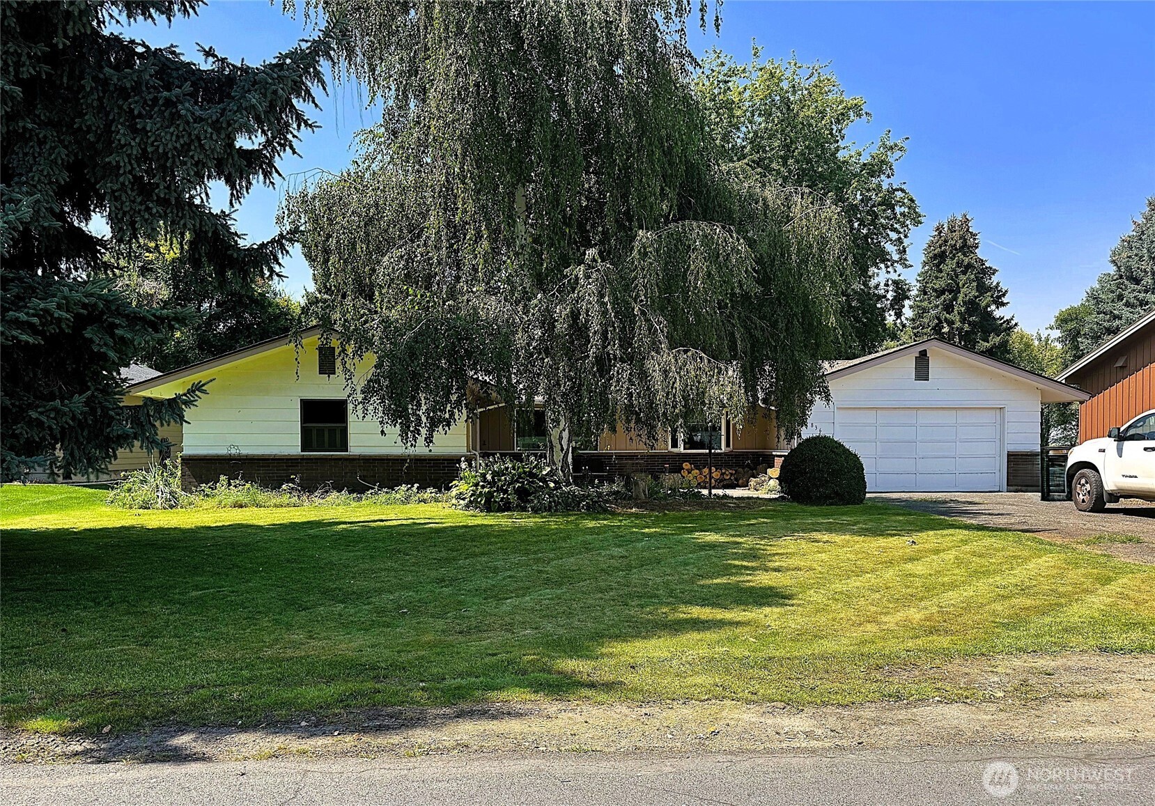 836 Meadowlark Lane