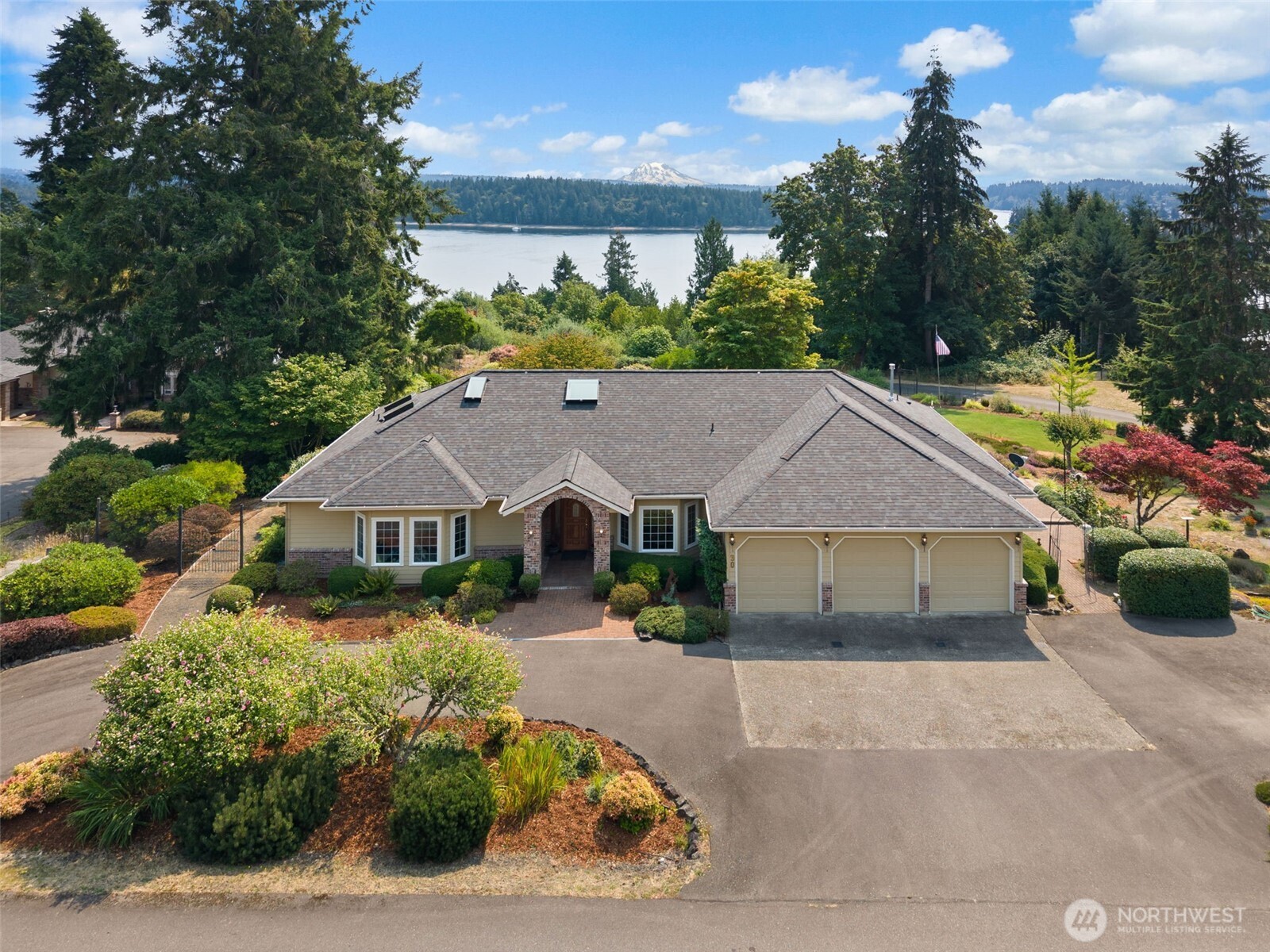 30 Dawnview Crest