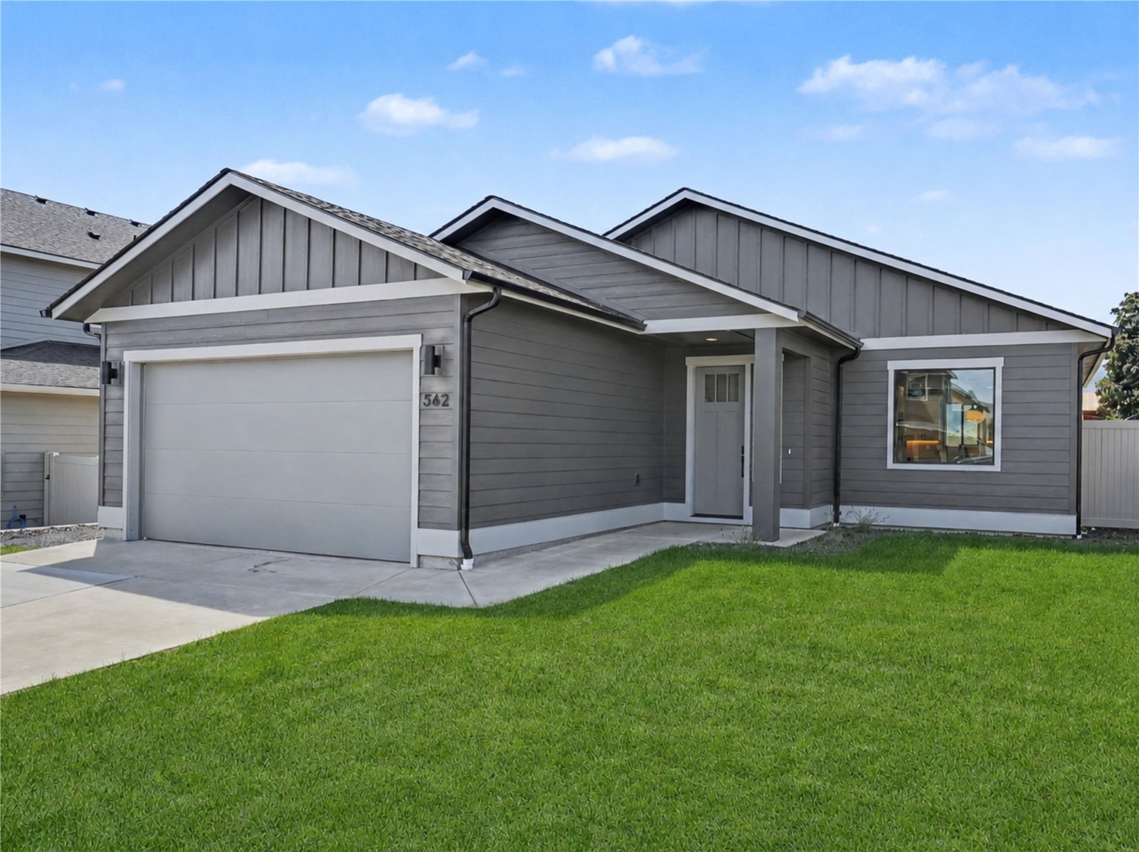 562 Oasis Loop