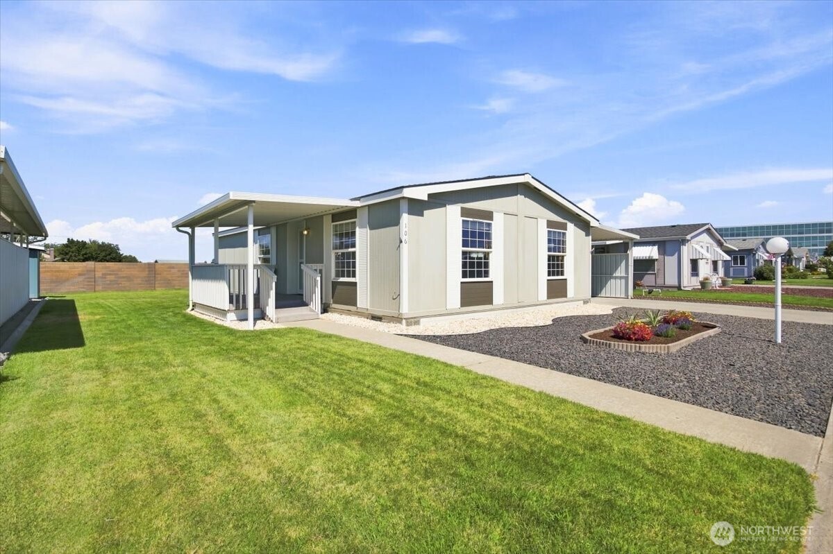 312 Columbia Center Blvd #106