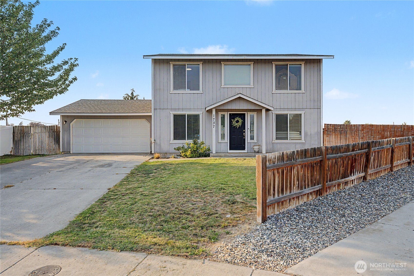 1737 Mockingbird Street
