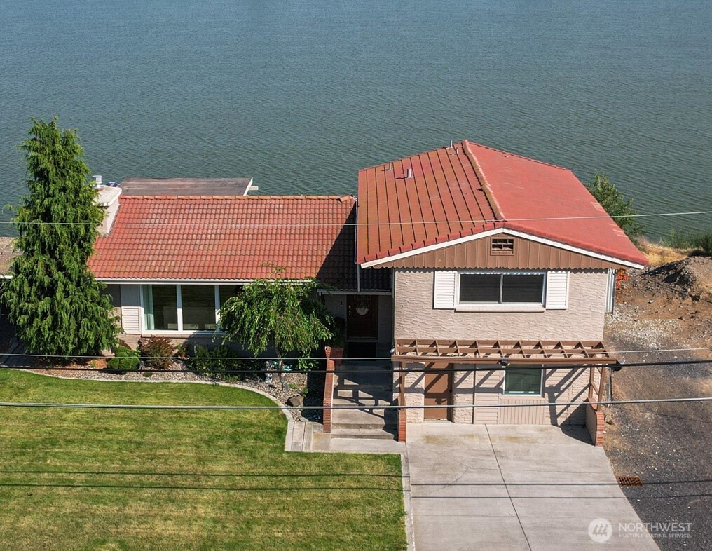 1345 Lakeside Drive
