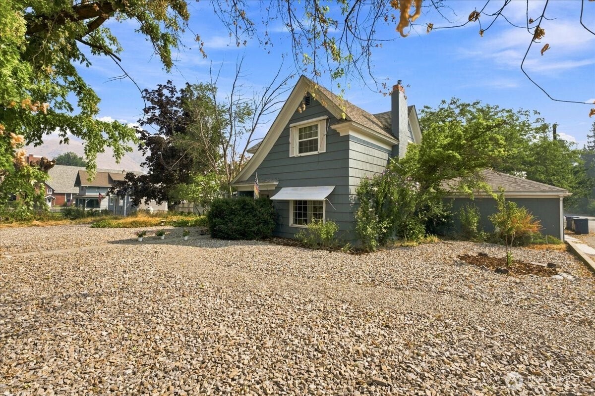 225 Division Street