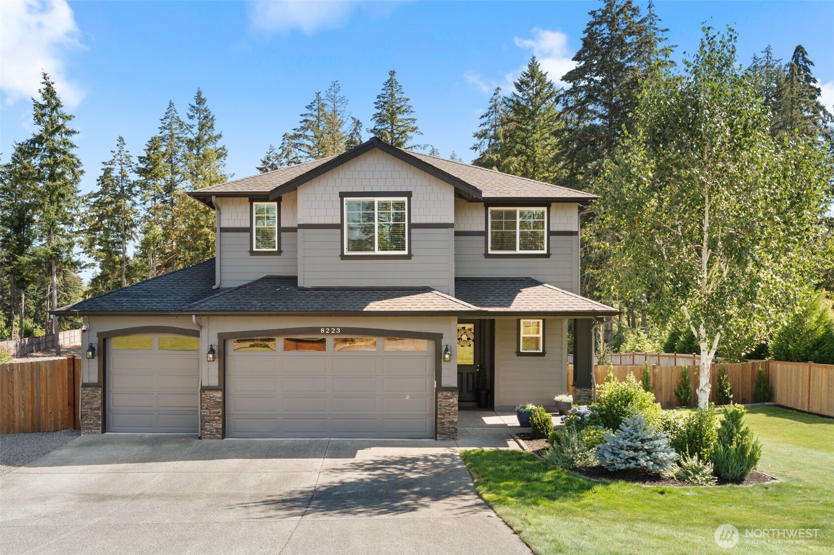 8223 52nd Ave