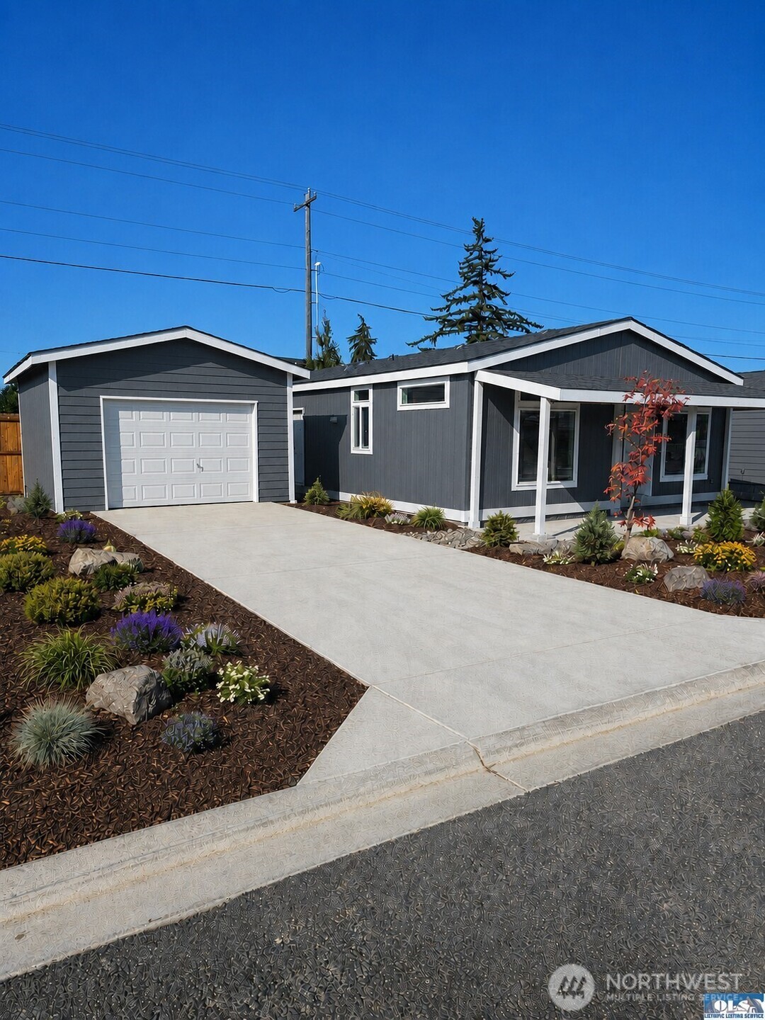 881 Iris Avenue