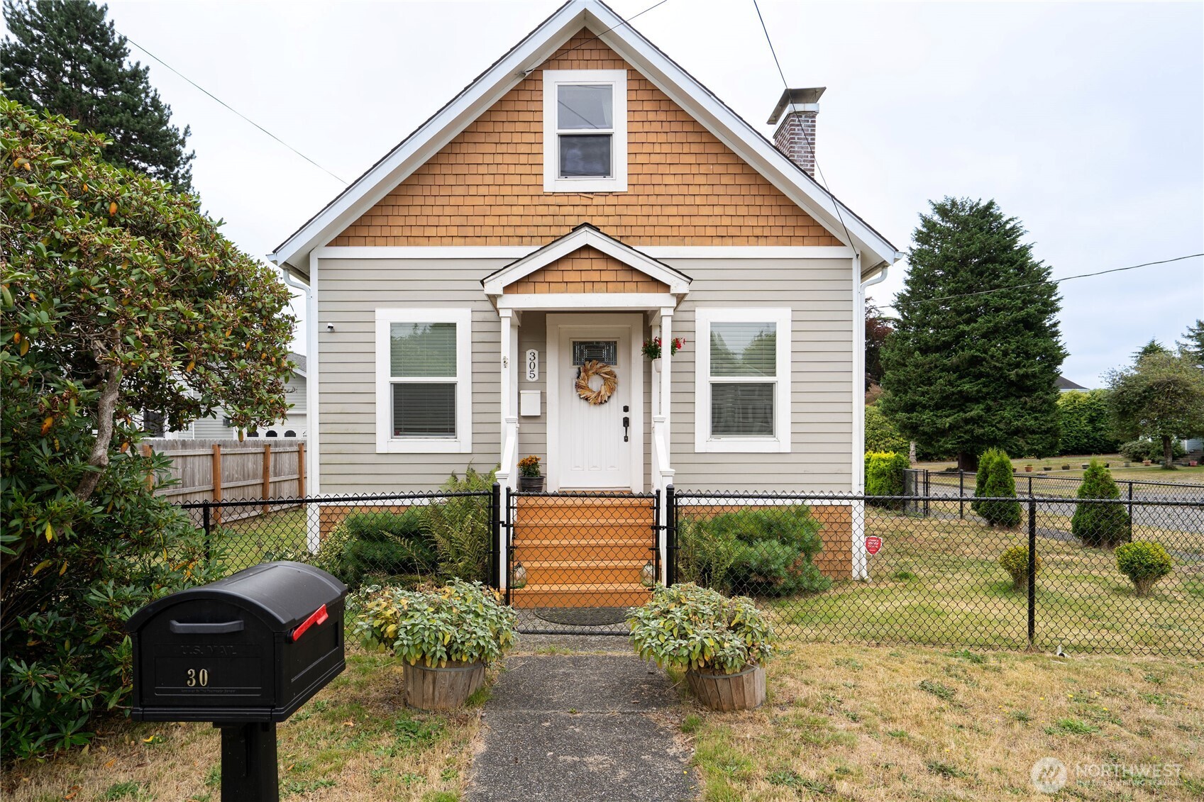 305 6th Street