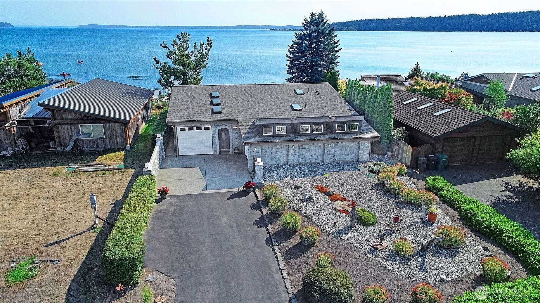 870 Livingston Bay Shore Drive