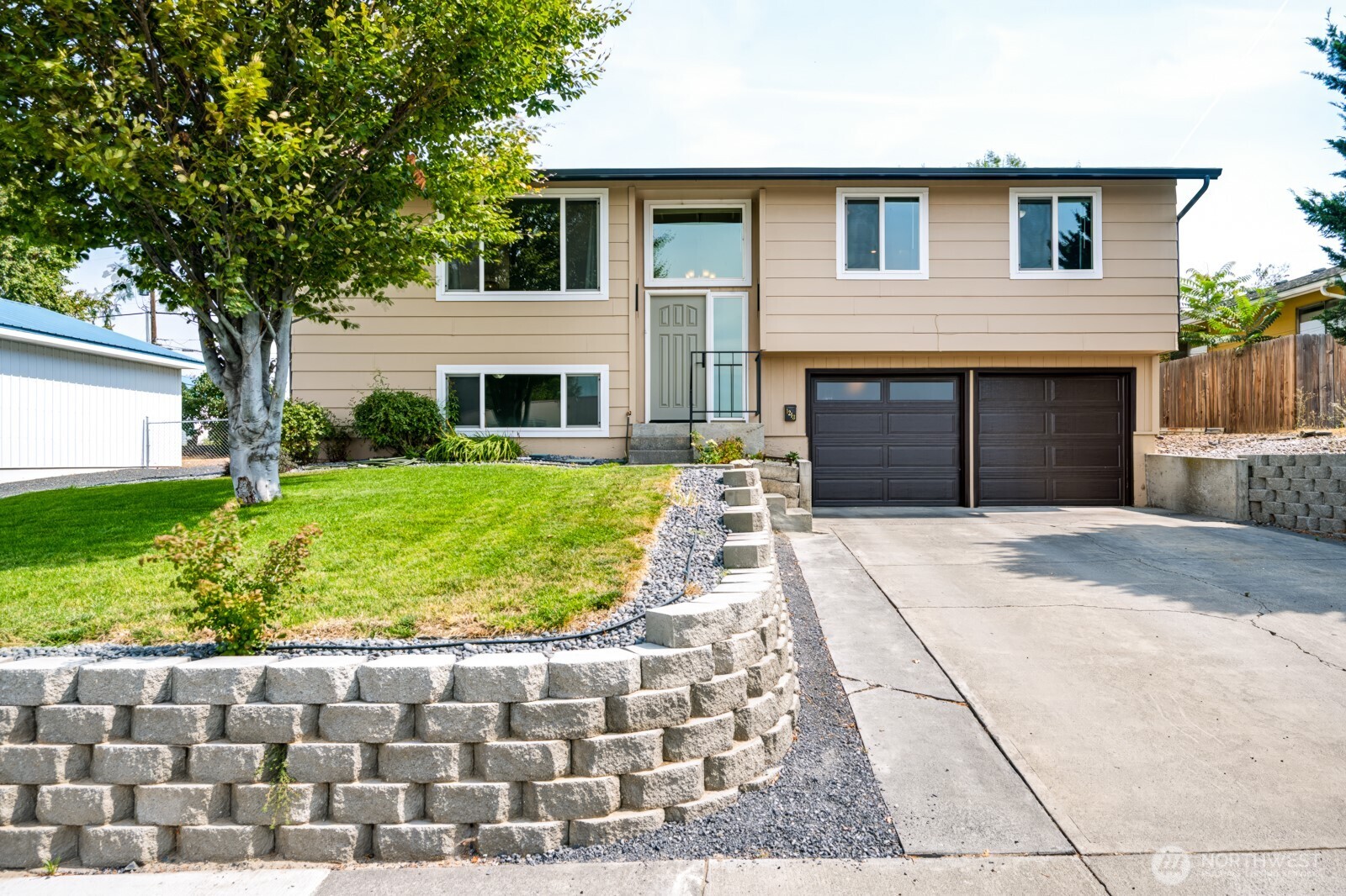 1213 Skyline Drive