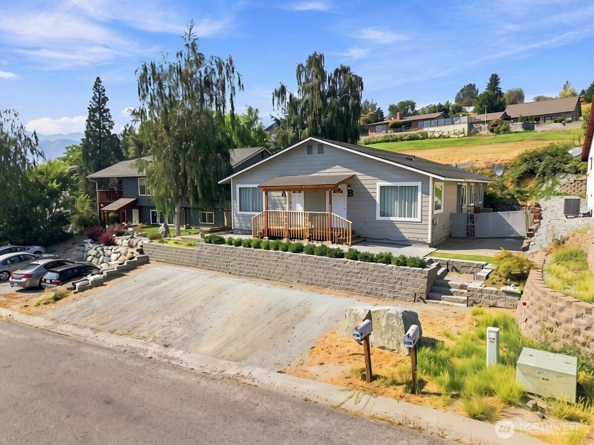 380 Shore Court