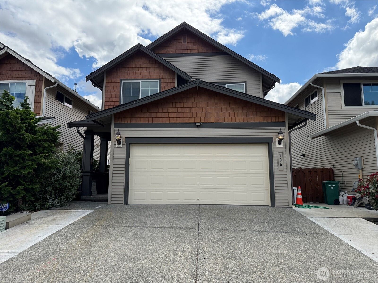 990 42nd Court