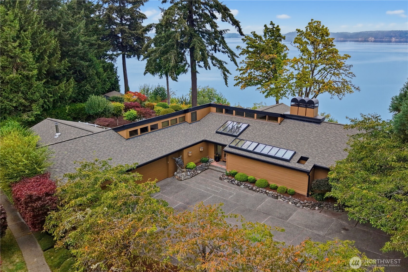 5325 Illahee Lane