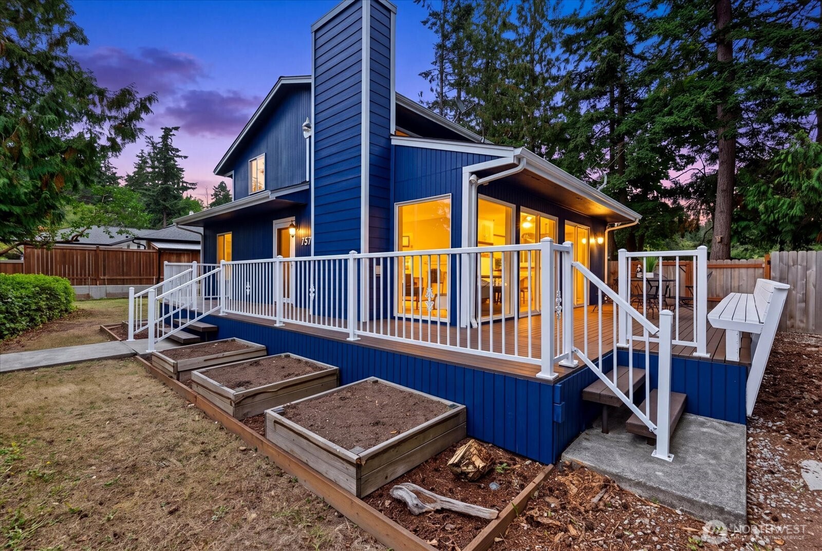 757 Commodore Ln