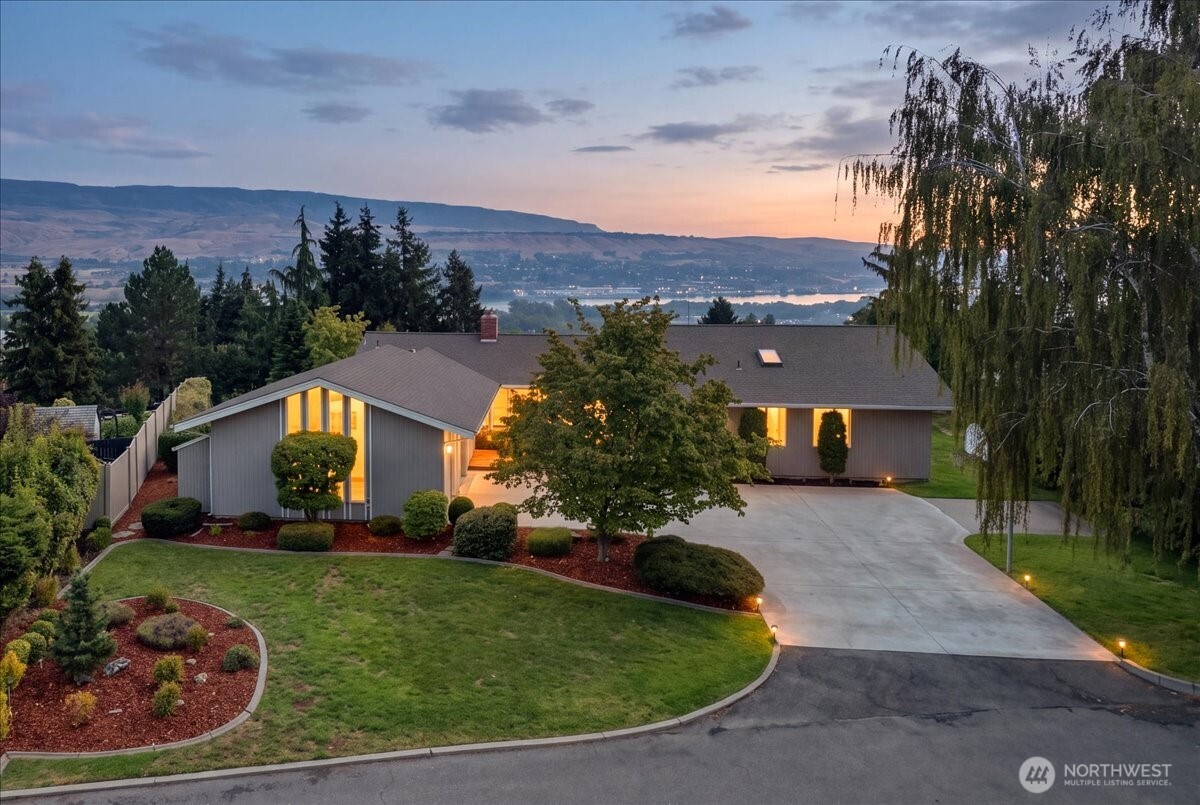 2137 Sunrise Circle