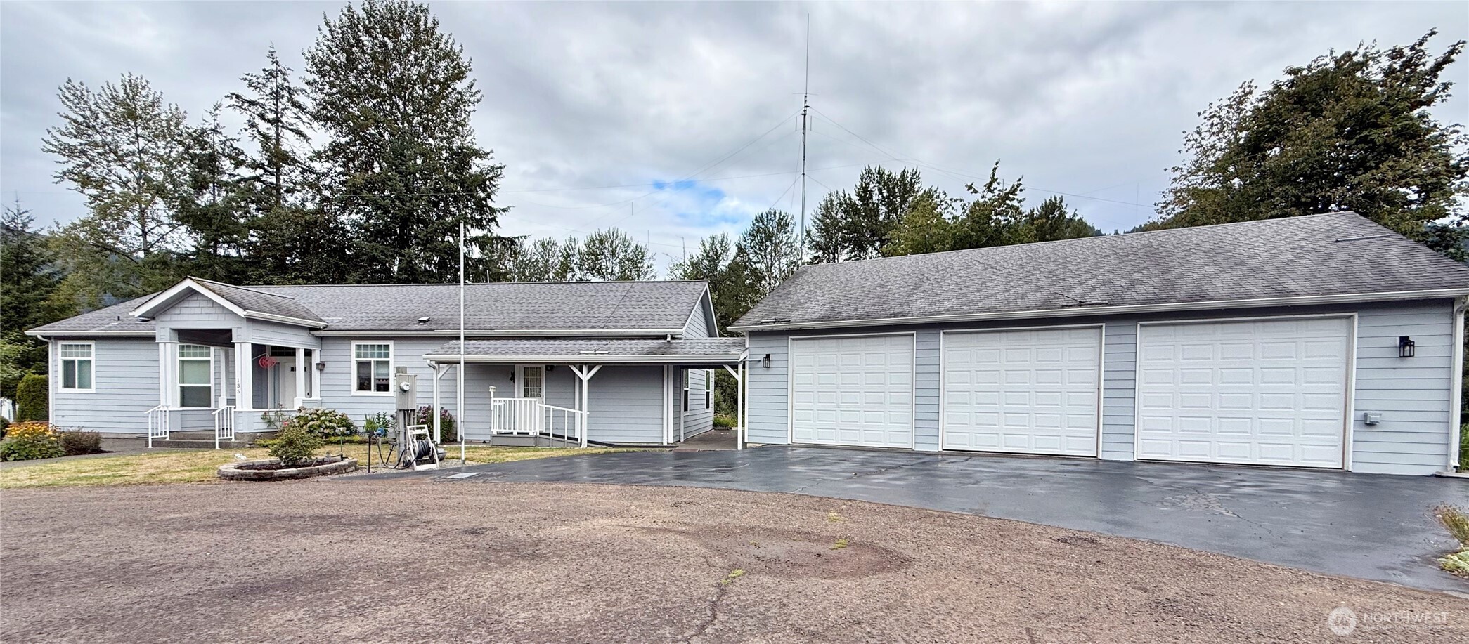 135 River Way