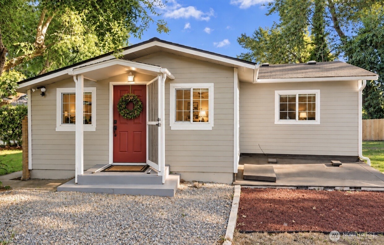 469 Maple Avenue