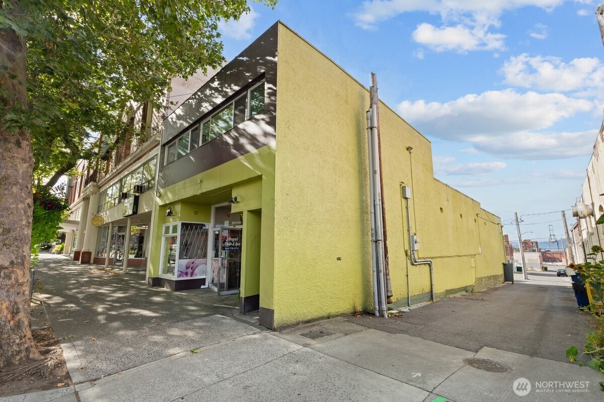209 Holly Street