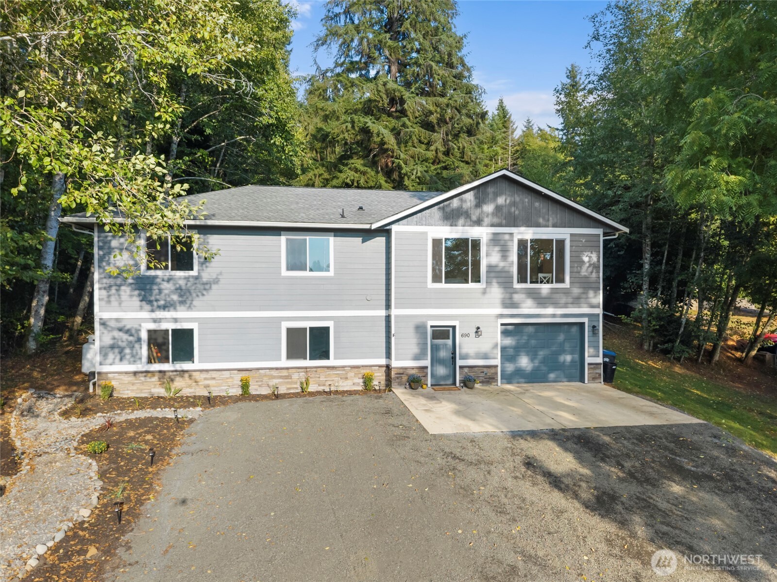 690 Summit Road