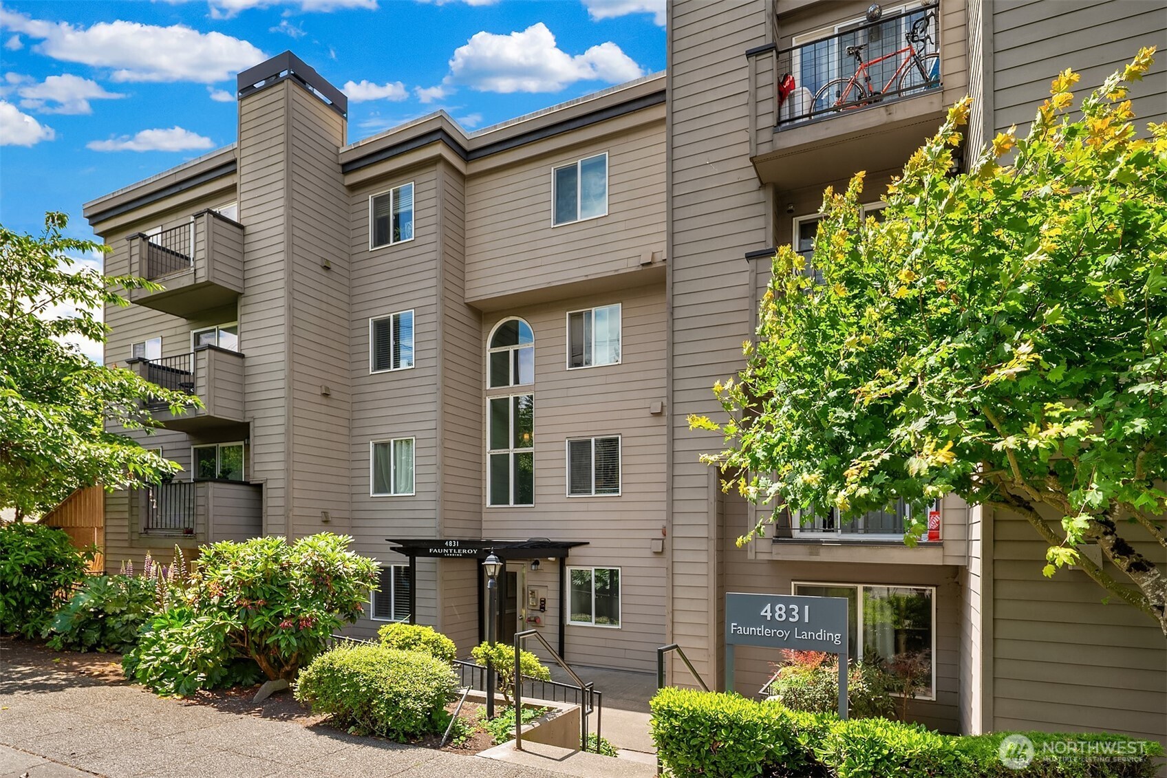 4831 Fauntleroy Way #305