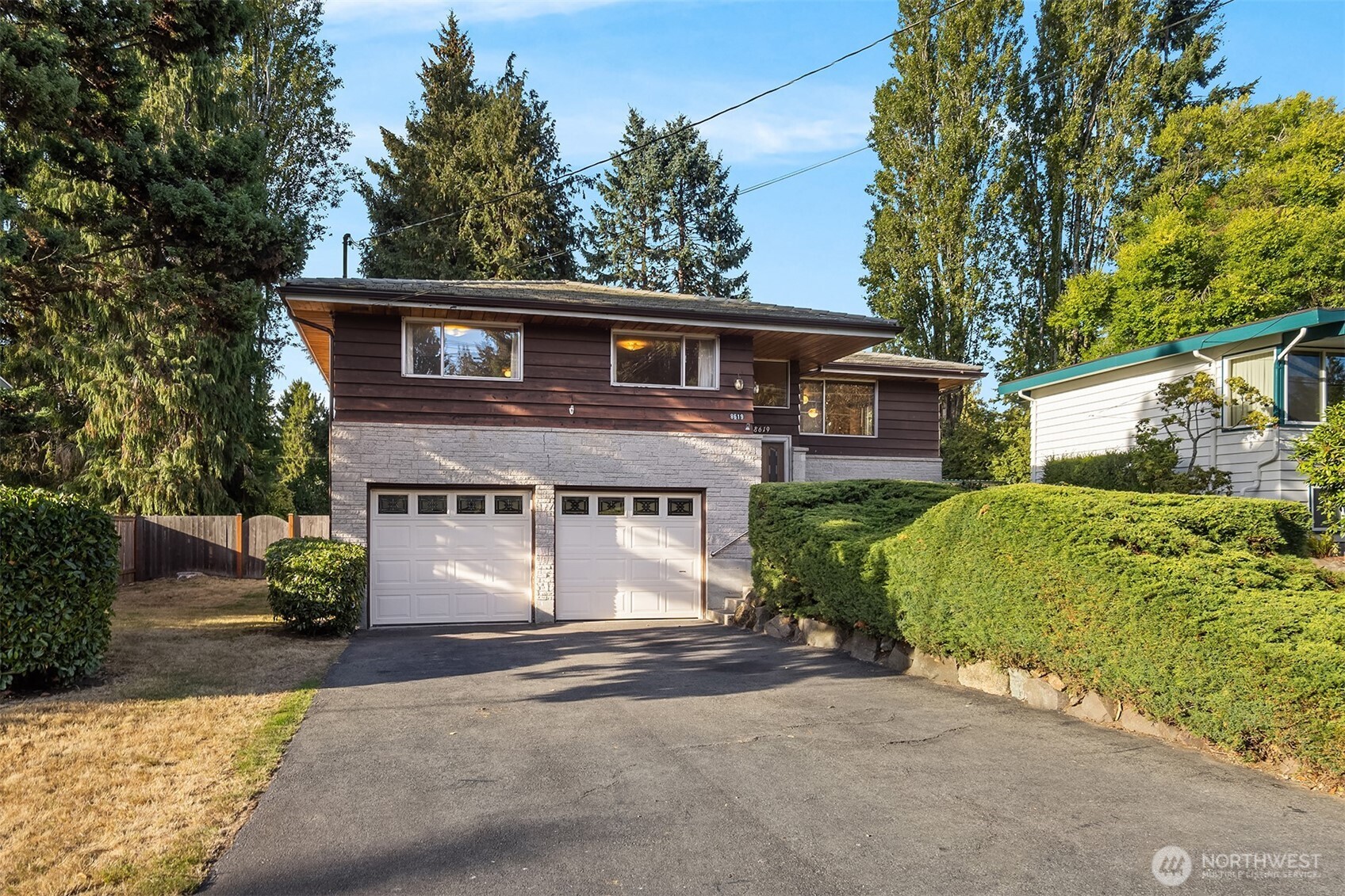 8619 Maple Lane