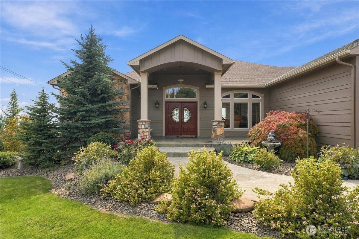 905 Golden Crest Drive