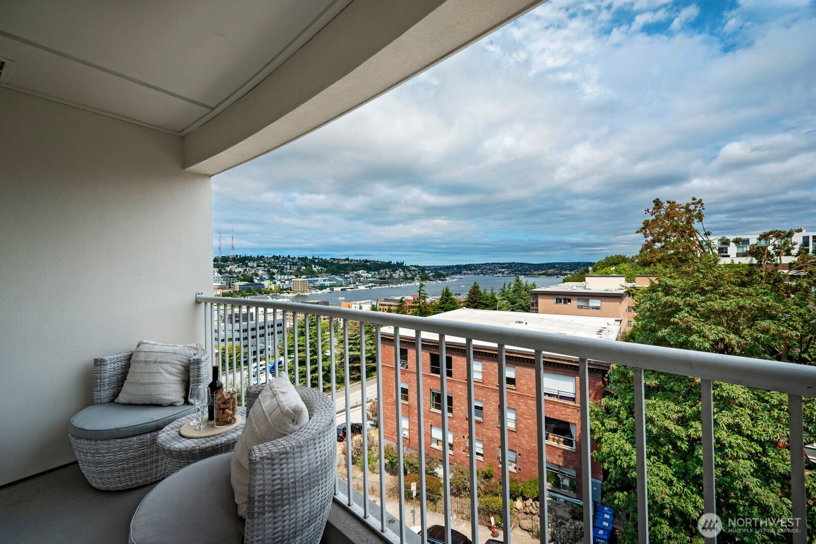 530 Melrose Avenue #605