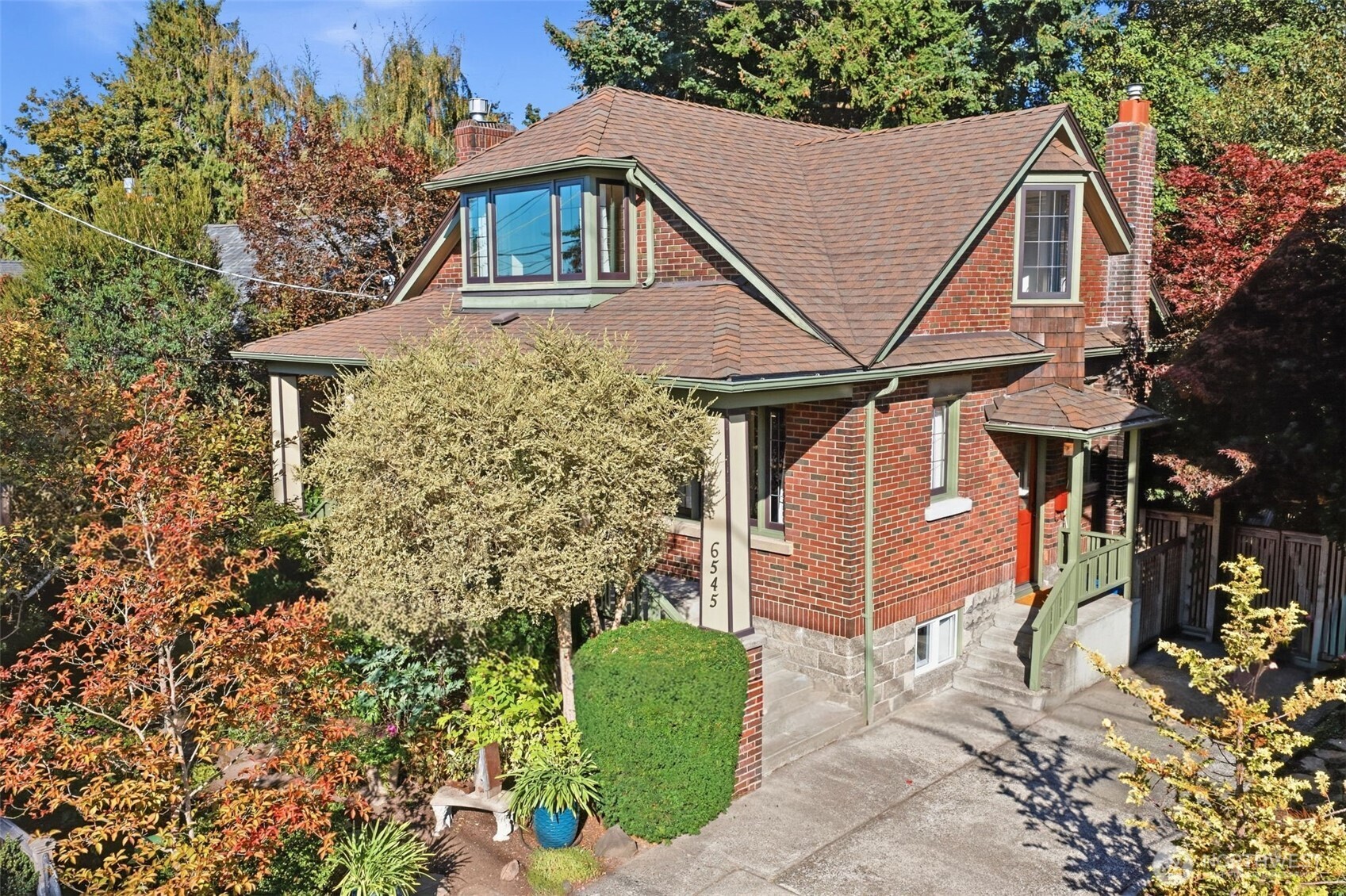 6545 Fauntleroy Way
