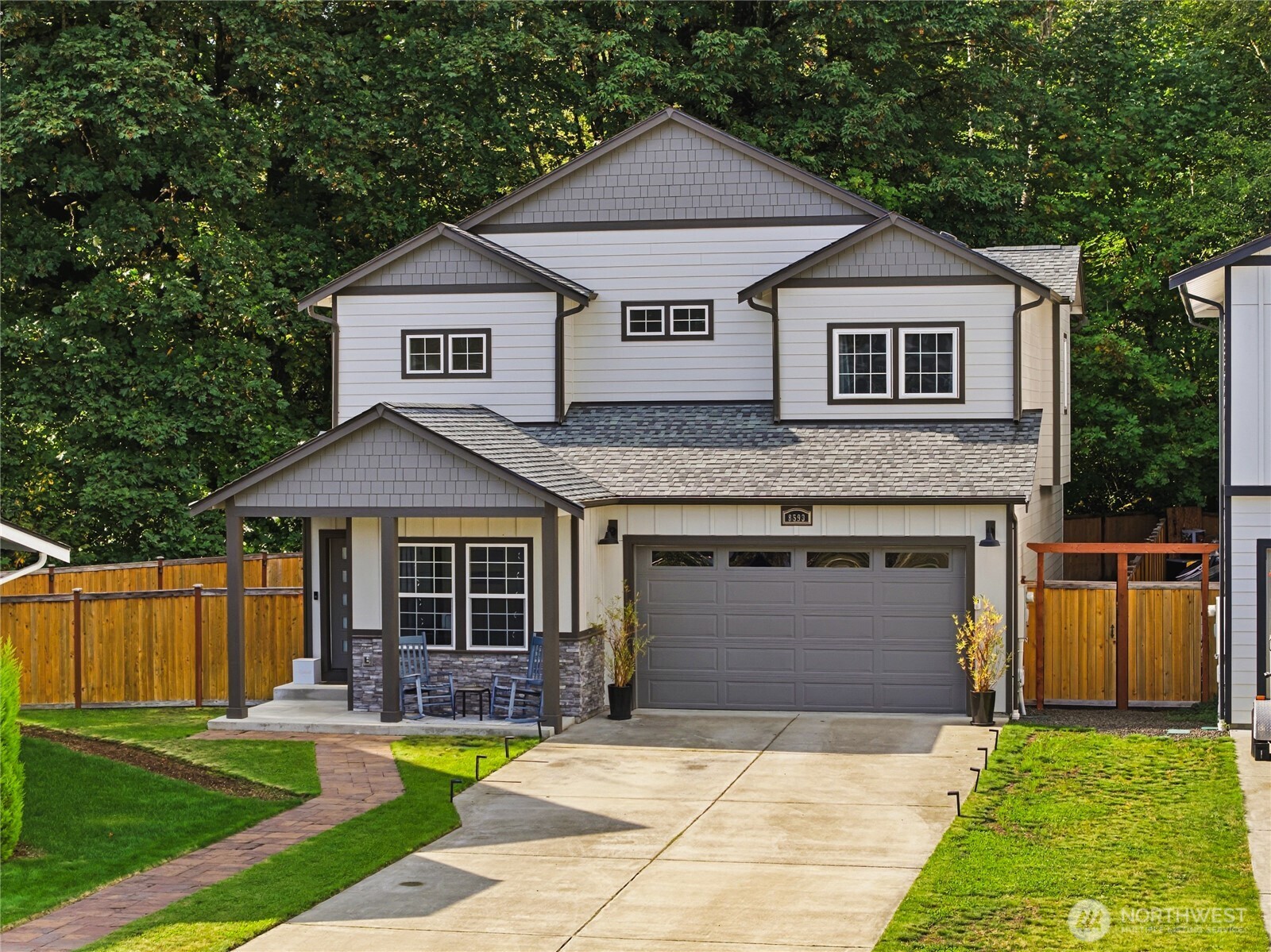 8593 Kimmie Loop