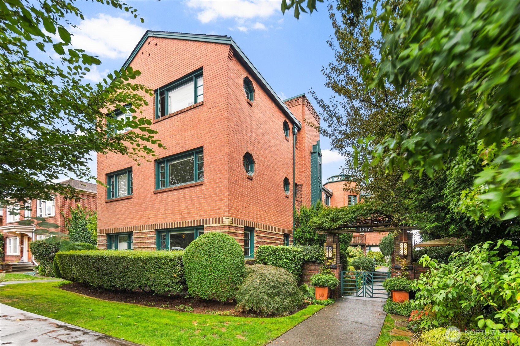 2717 Franklin Avenue #102