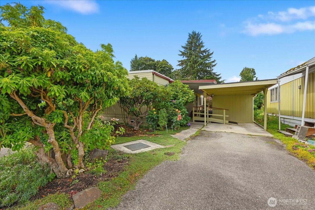 11330 Riverside Drive #40