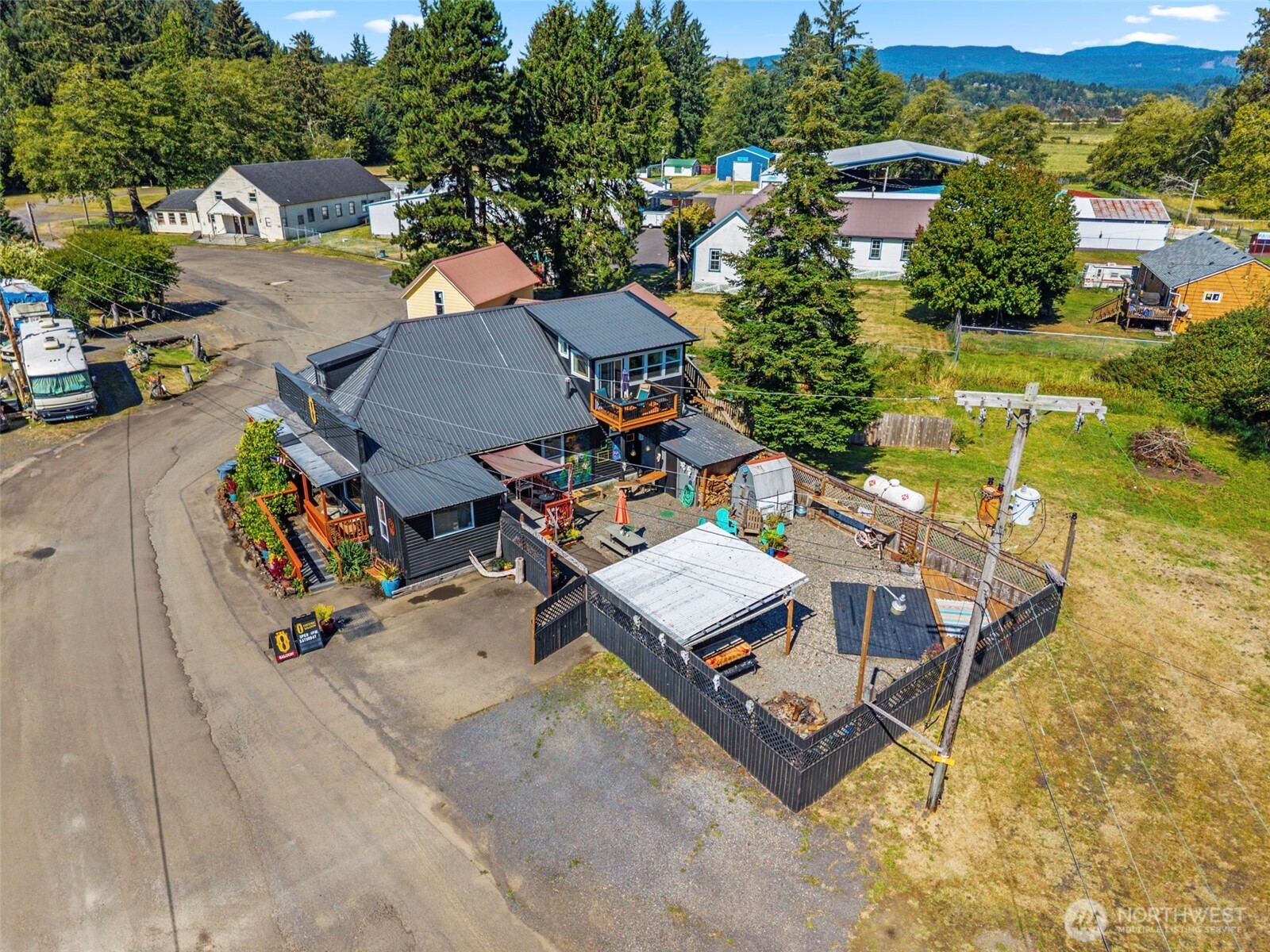 8 Fairgrounds Road