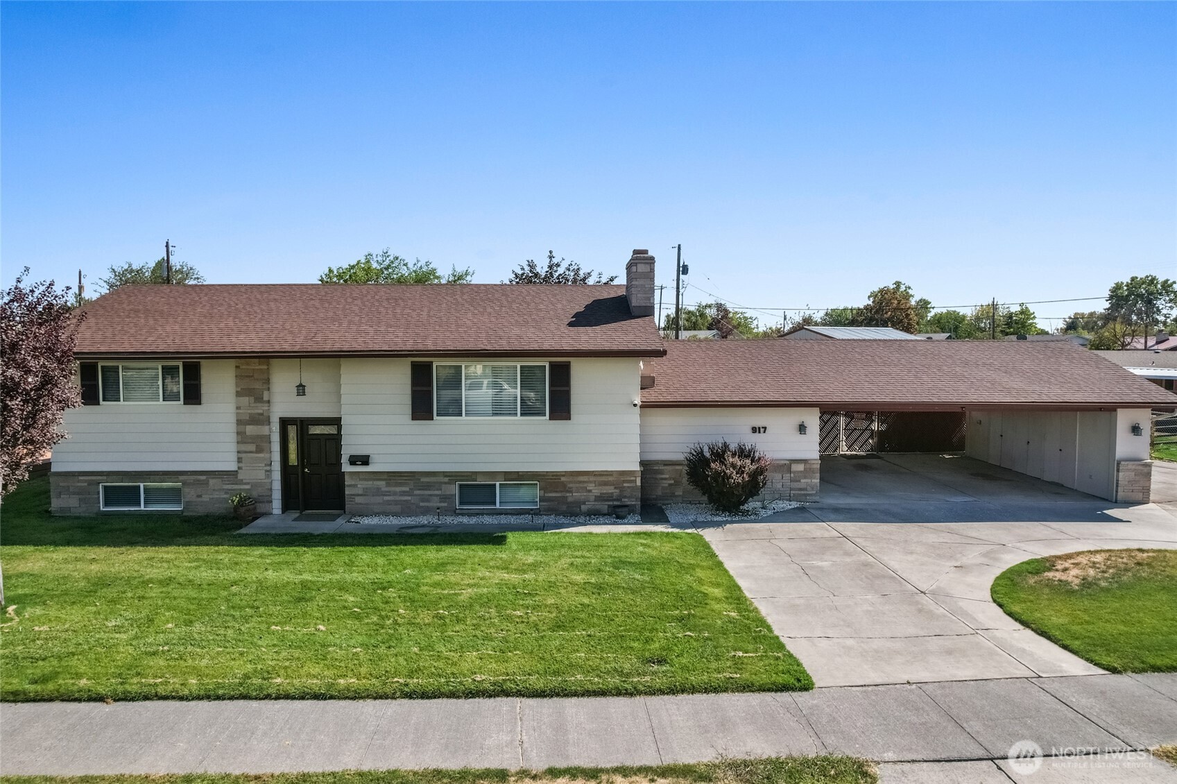 917 Dahlia Drive
