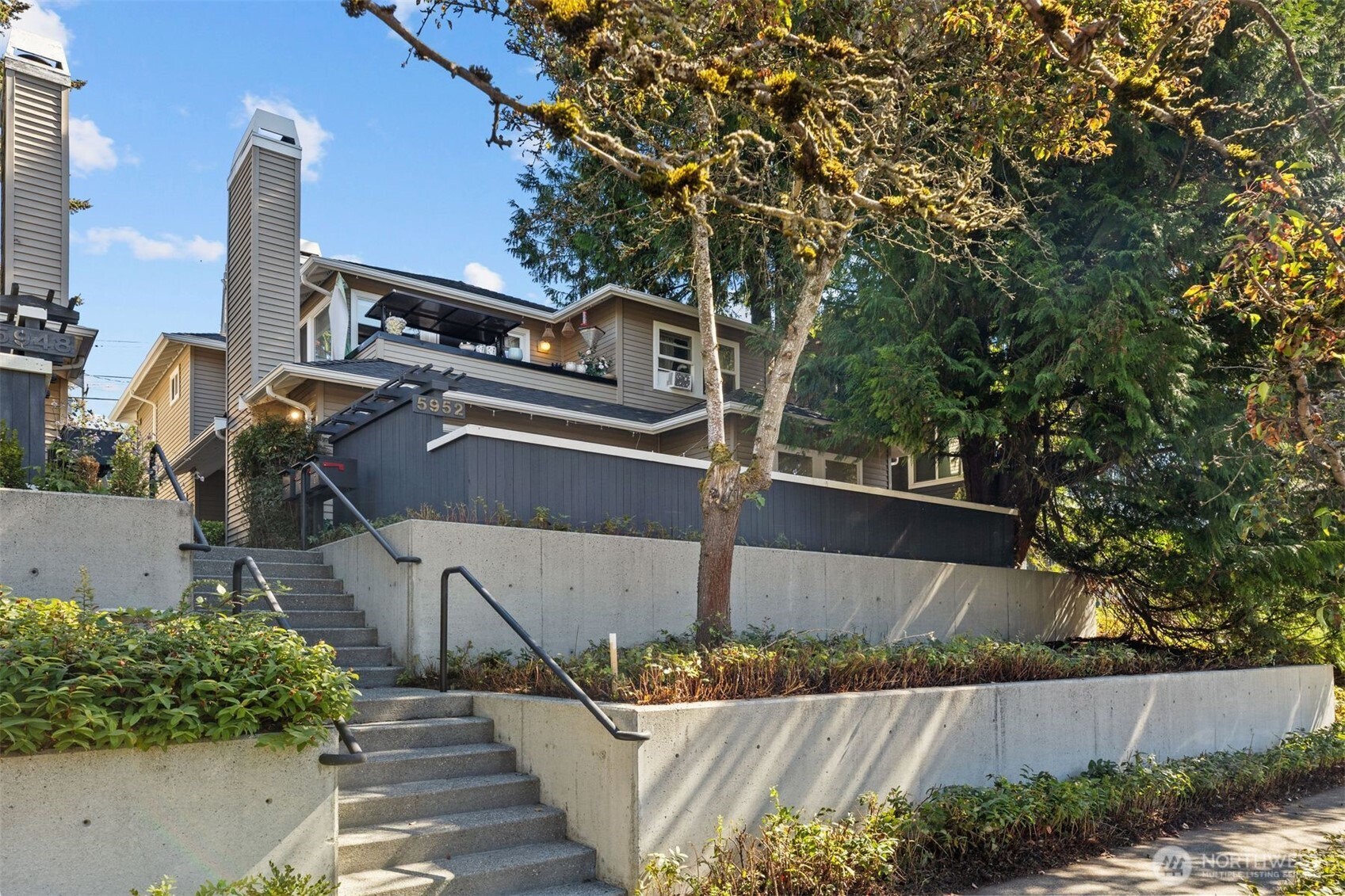 5952 Fauntleroy Way