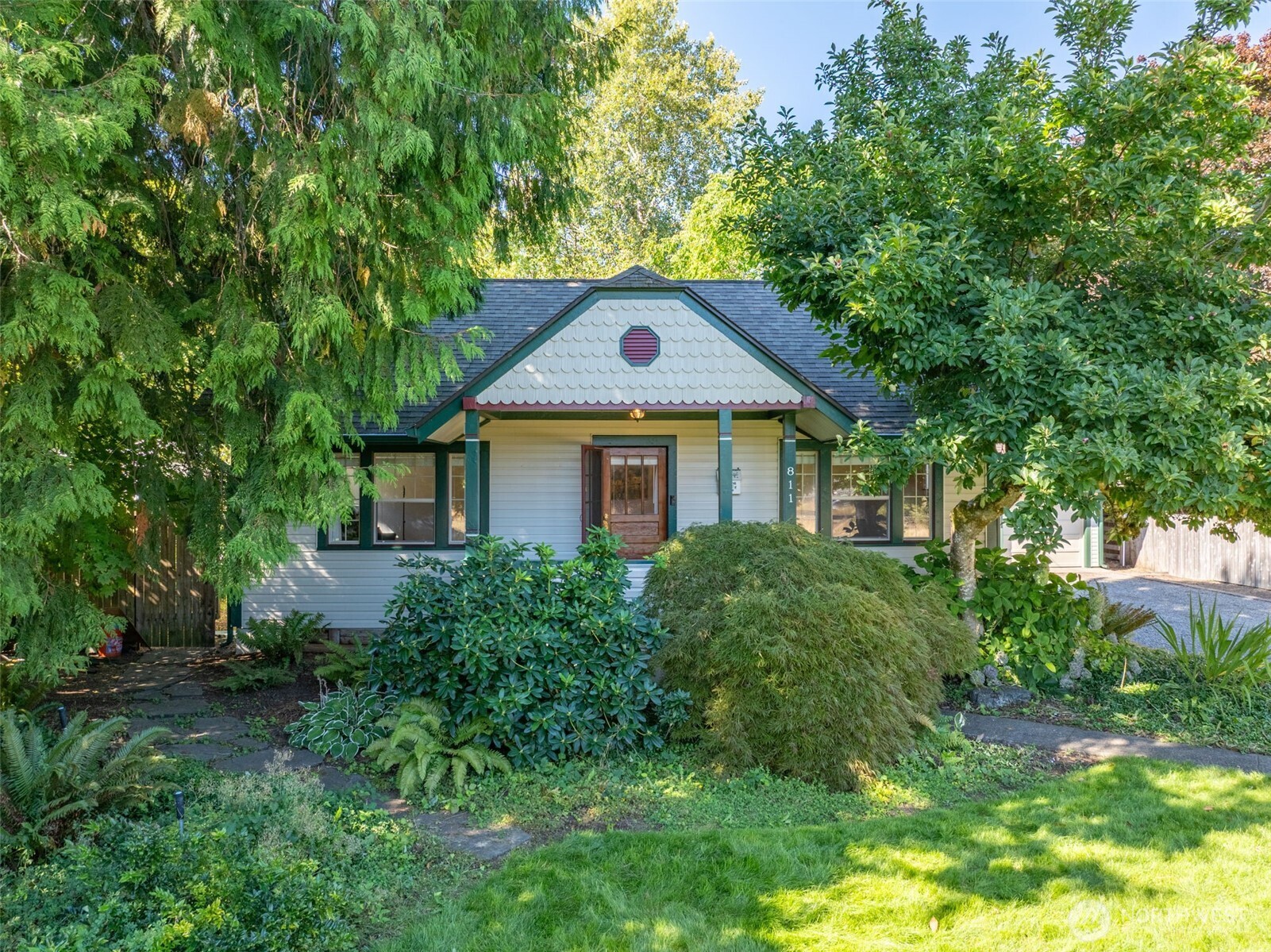811 Euclid Way