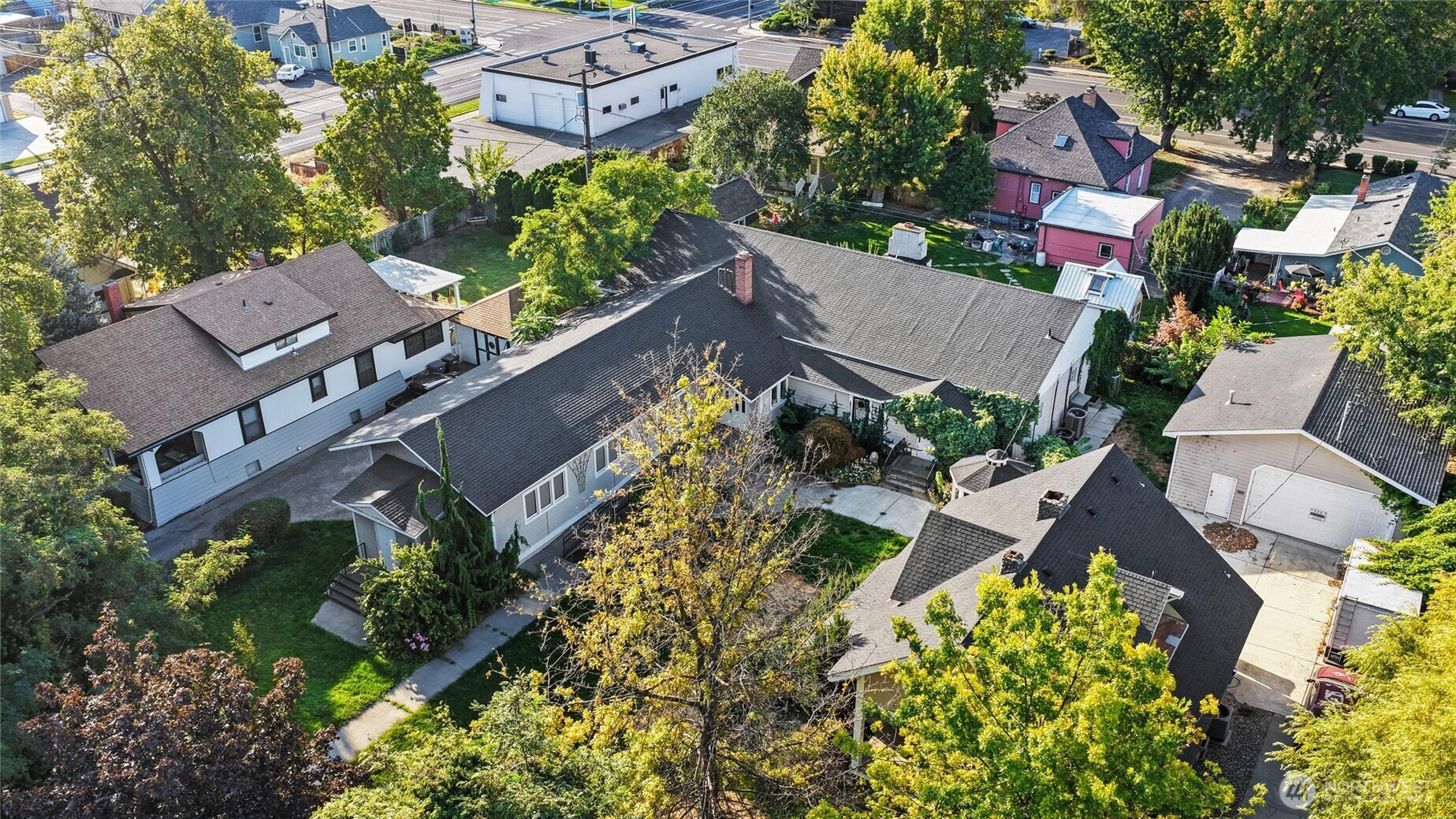 621 Albany Avenue
