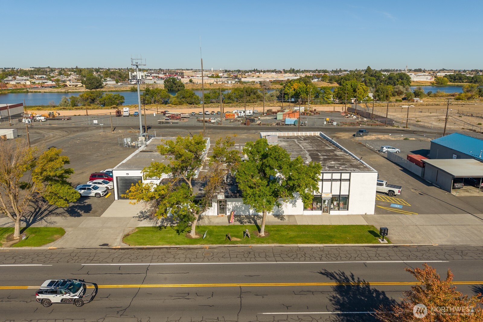 610 Broadway Avenue