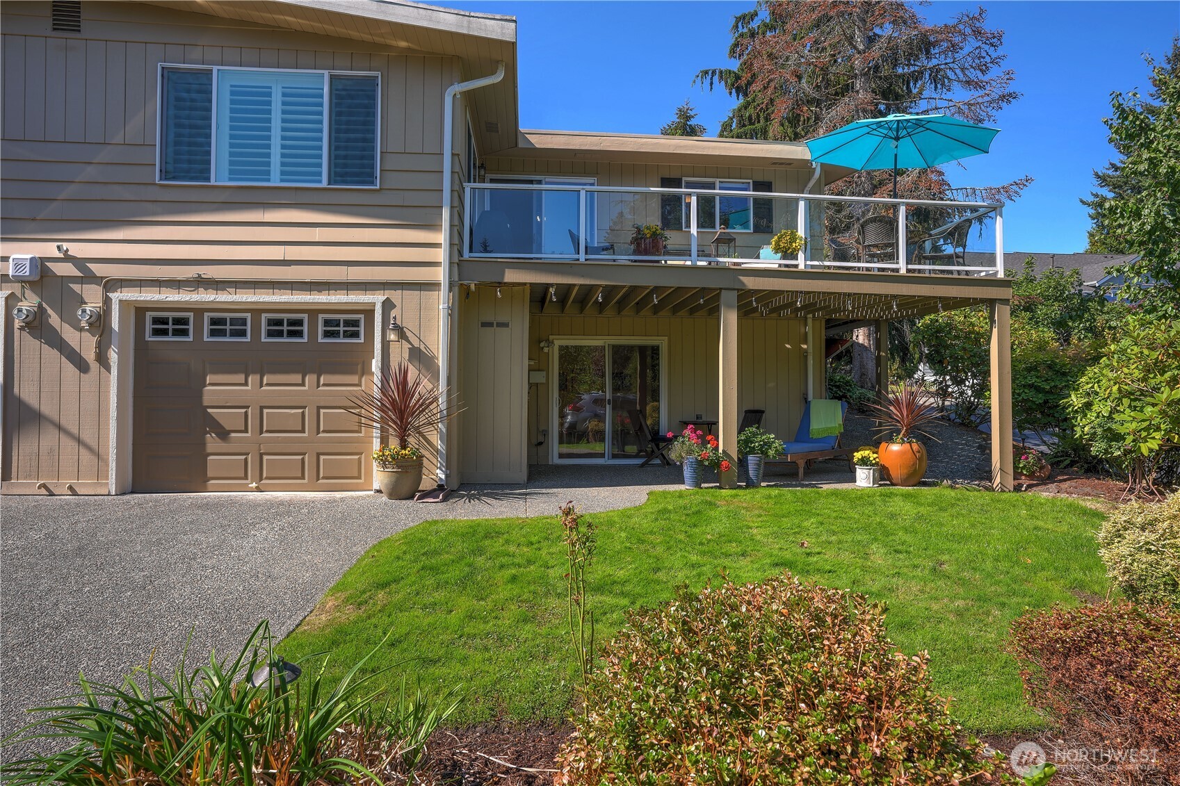 6205 Soundview Drive