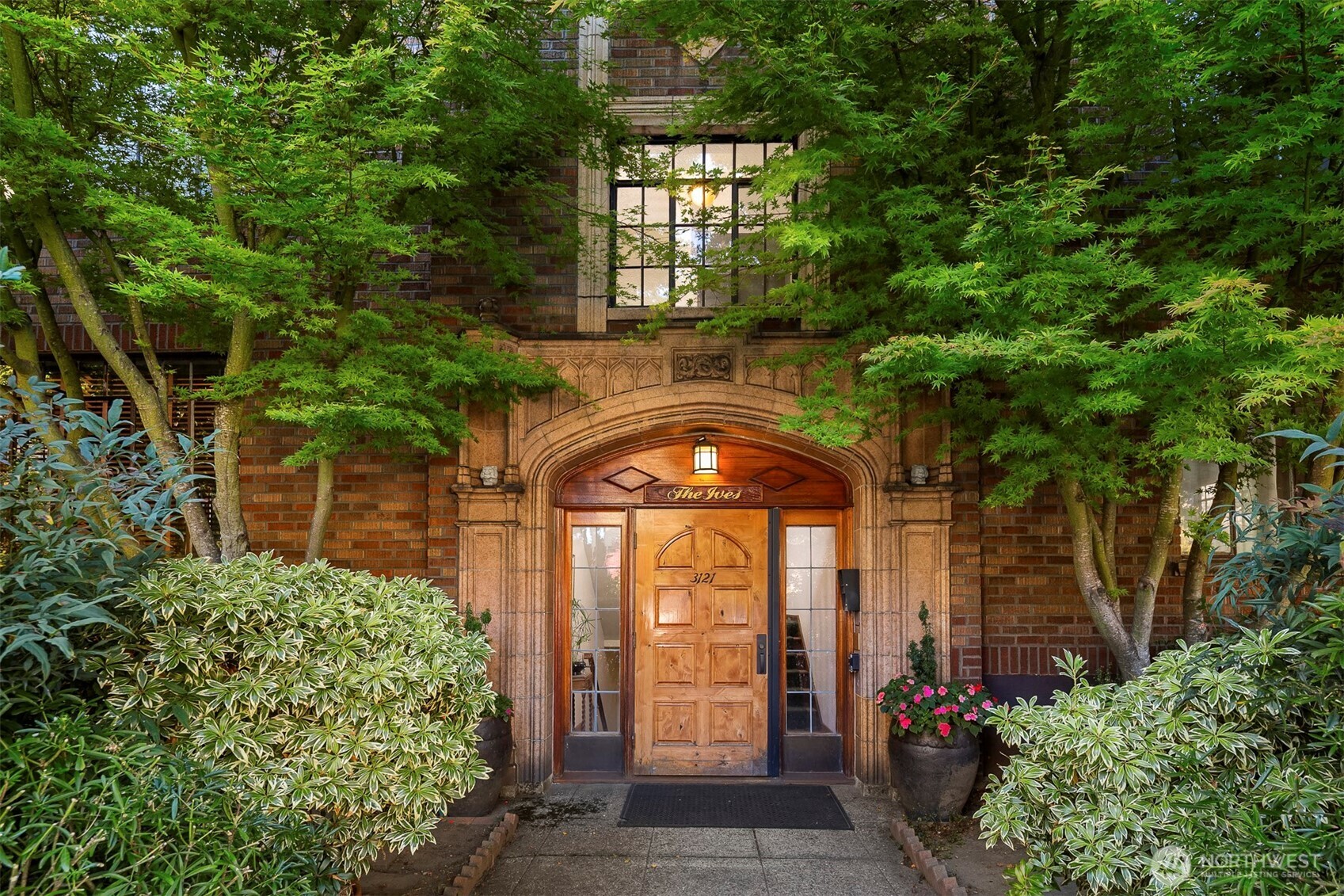 3121 Franklin Avenue #2