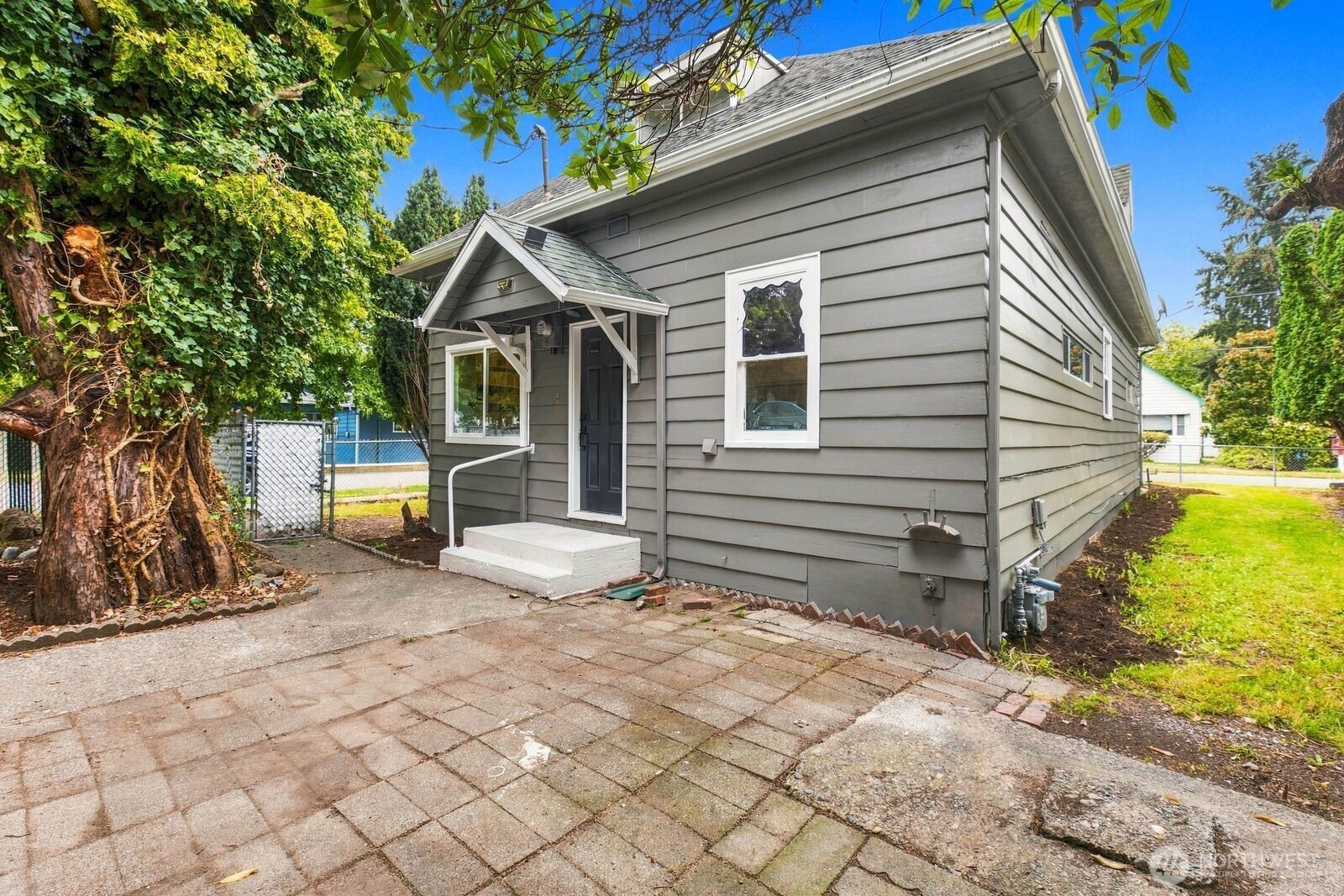 501 Smithers Avenue