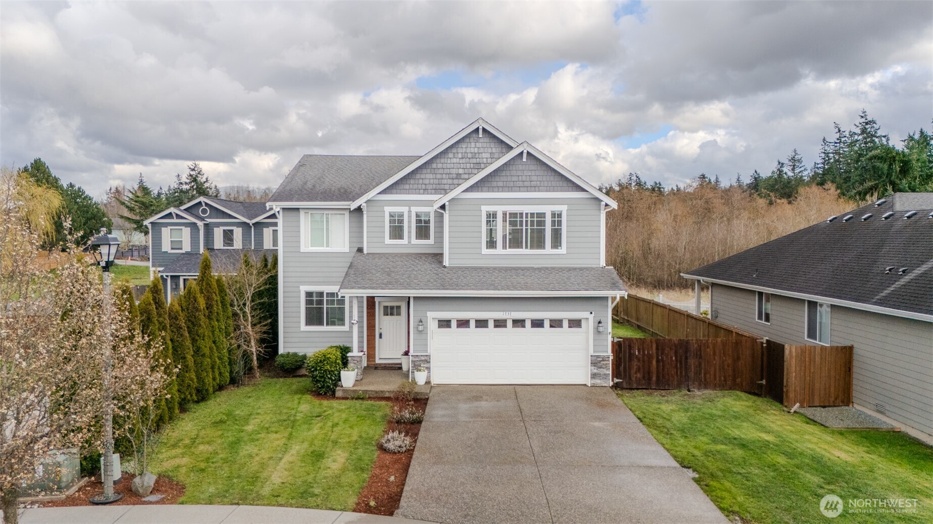 1737 Hillcrest Loop