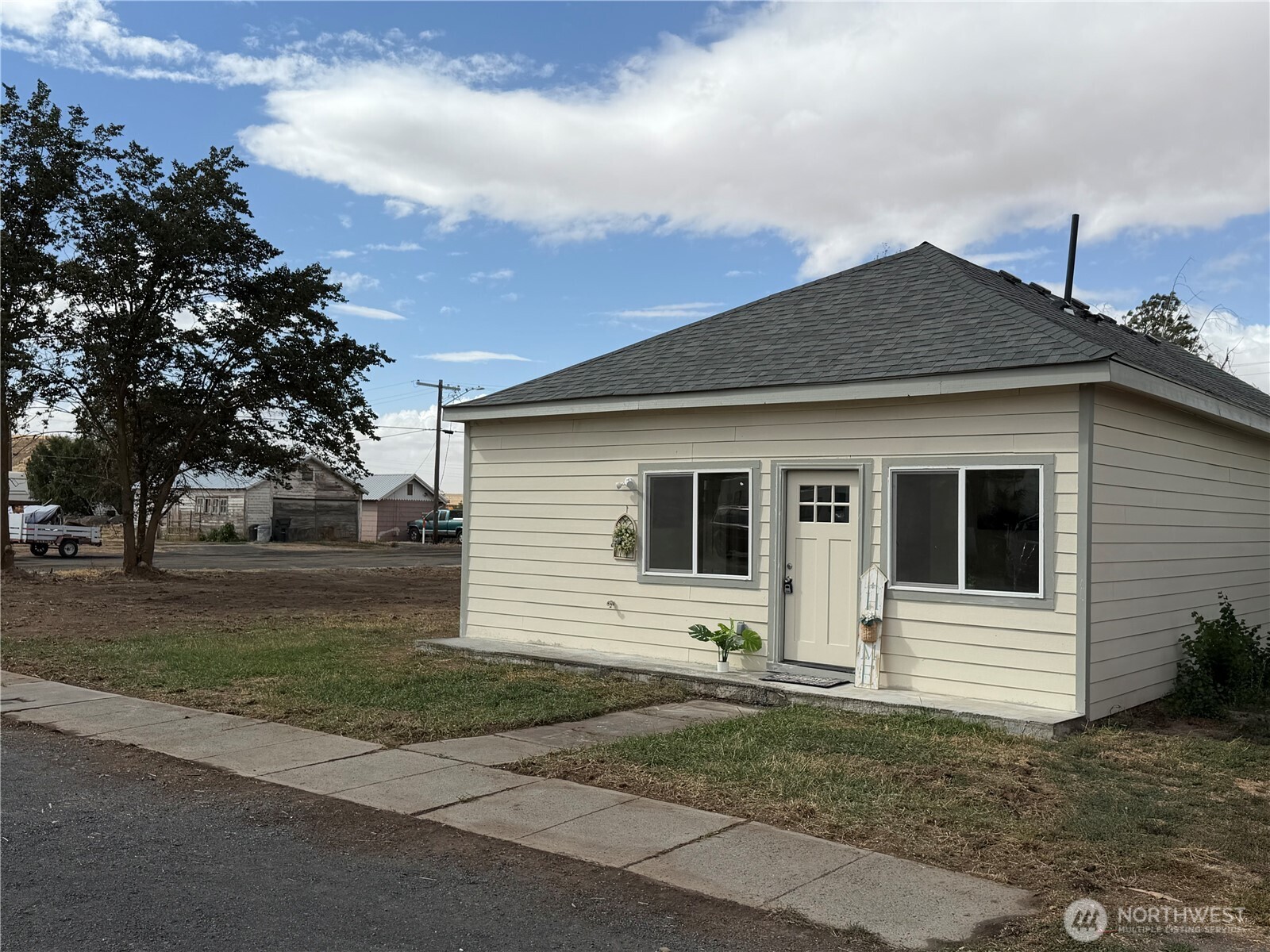 108 W Cherry Avenue