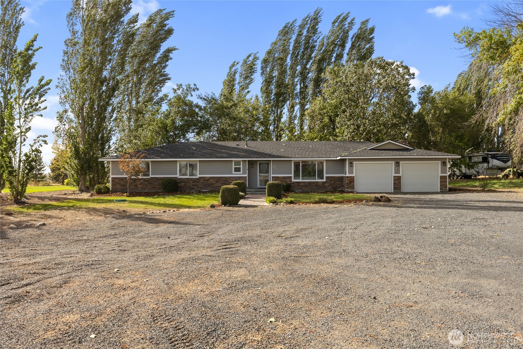 6856 Rd E